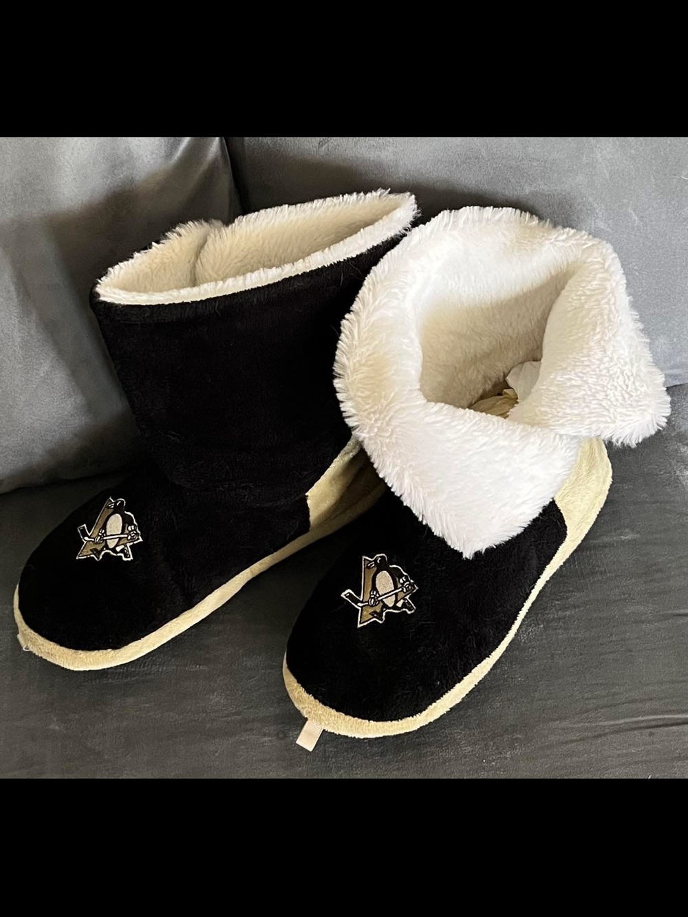 Pittsburgh Penguins Women’s Black Plush Slipper Boots